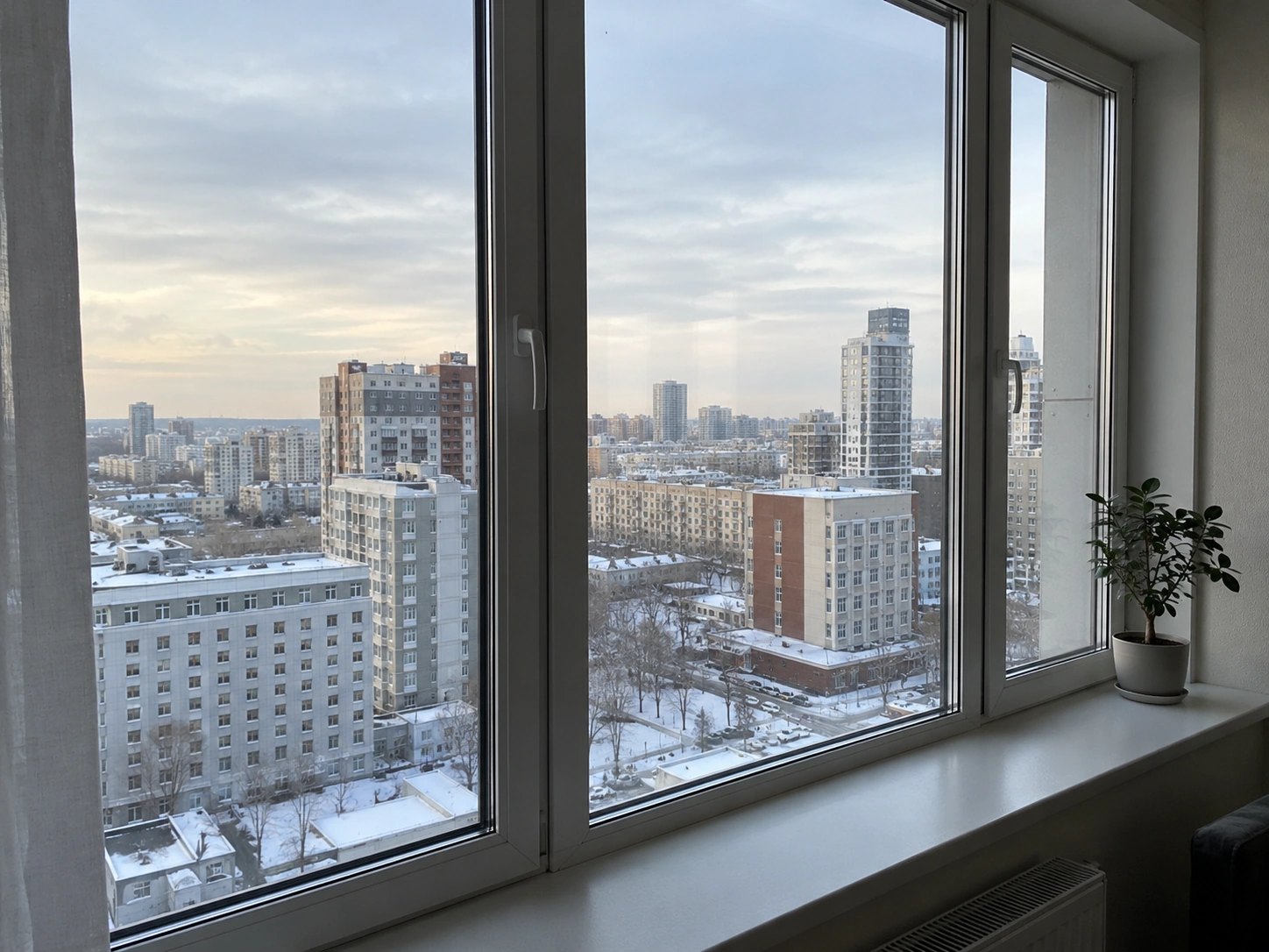 Панорамное остекление в светлой квартире